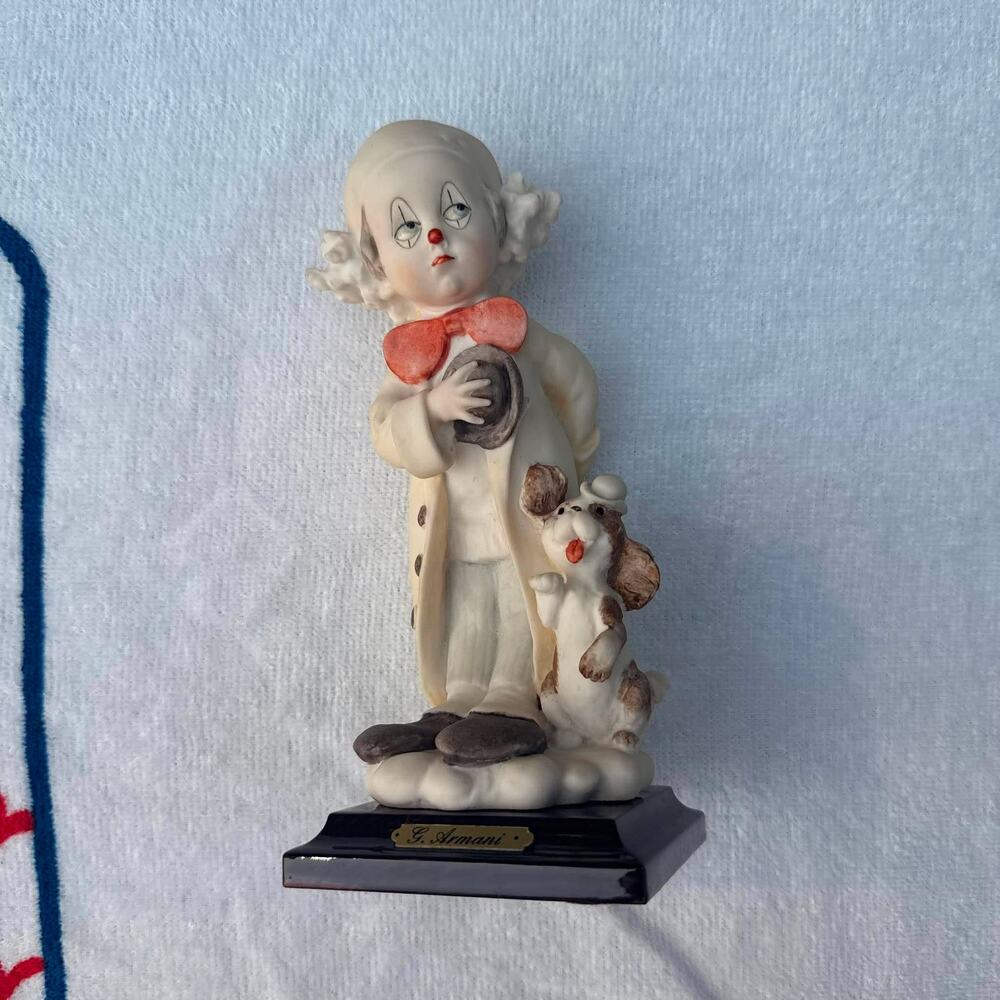 Vintage 1984 Giuseppe Armani Florence Italy Porcelain Little Clown Dog Figurine